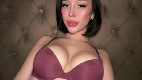 Elle  dont forget to folloW me and thumbs up online show from March 13, 11:00 am