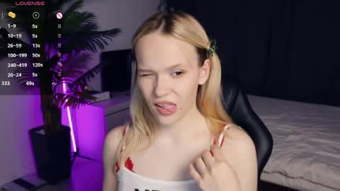 Lily online show from May 15, 7:38 pm