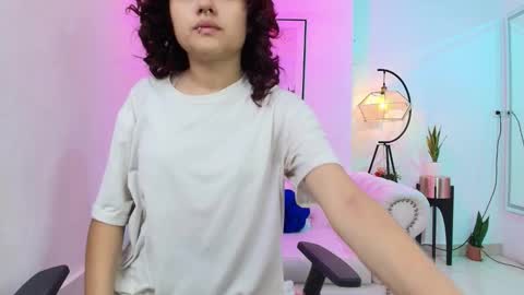 Snapshot of theia_moon_ chatting on December 22, 12:38 pm Theia online show from December 22, 12:38 pm