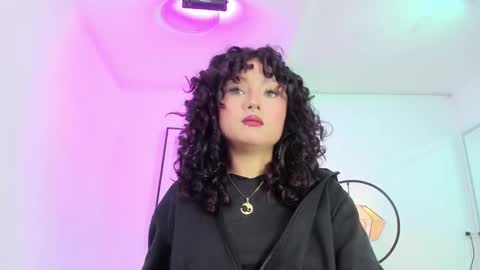 Snapshot of theia_moon_ chatting on February 19, 1:28 pm Theia online show from February 19, 1:28 pm