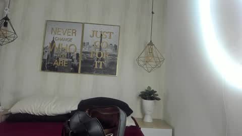 Snapshot of theia_moon_ chatting on December 4, 12:36 pm Theia online show from December 4, 12:36 pm