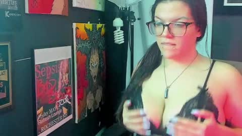 Snapshot of thekinkhouse chatting on March 8, 4:05 pm Goddess Nola online show from March 8, 4:05 pm