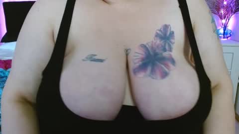 im on randomly so follow to know when im online online show from January 16, 9:08 pm