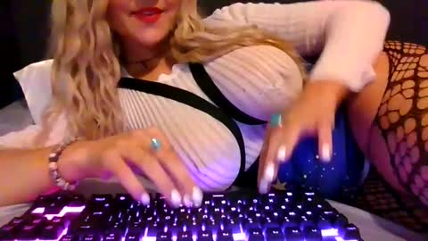 Snapshot of thepeachprincess chatting on September 25, 3:22 pm the peach princess online show from September 25, 3:22 pm