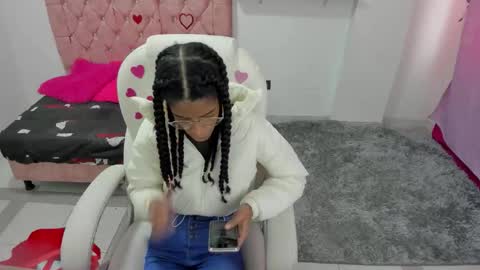 thianahornyy online show from February 16, 1:33 pm