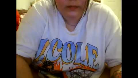 Snapshot of thickassazn93 chatting on December 16, 4:02 am thickassazn93 online show from December 16, 4:02 am