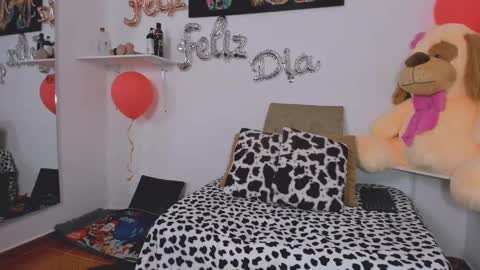 THIN PRINCESS  online show from February 21, 7:21 pm