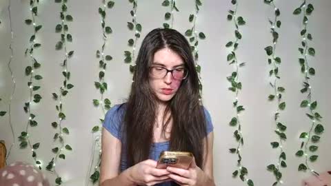 thistlefernsby online show from July 7, 2:14 am