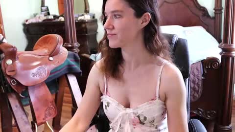 ThornburyRose online show from February 28, 5:48 pm