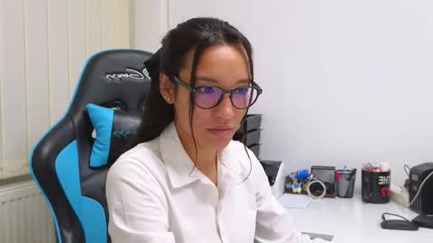 tia_j online show from October 4, 3:34 am