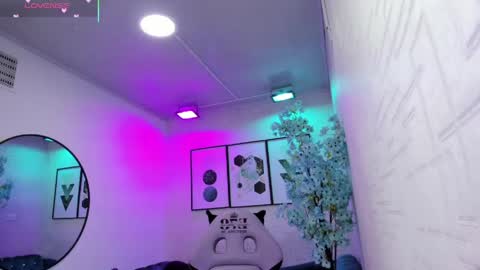 Tiara  online show from April 18, 3:53 am