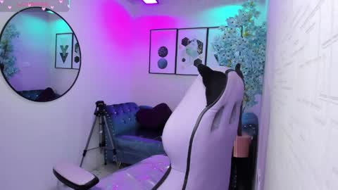 Tiara  online show from April 15, 3:51 am