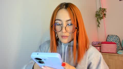 Snapshot of tiarha_ chatting on December 16, 4:34 am Tiarha online show from December 16, 4:34 am