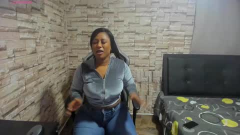 Snapshot of tifanny_fiire chatting on October 14, 11:24 am leidy online show from October 14, 11:24 am