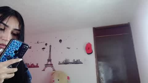 Snapshot of tiffani_williams chatting on February 5, 9:18 pm tifany online show from February 5, 9:18 pm