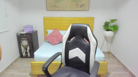 Snapshot of tiffanny_doll_ chatting on February 15, 12:01 pm T I F F A N N Y online show from February 15, 12:01 pm