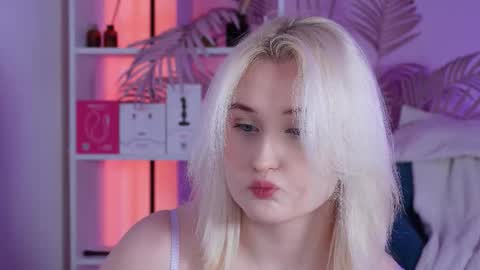 tiffanyjons online show from February 1, 5:44 pm