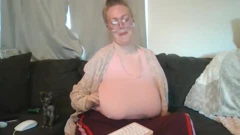 tiffanyskye online show from May 7, 3:38 pm