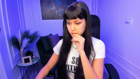 tiffanyyoun online show from April 10, 12:22 pm