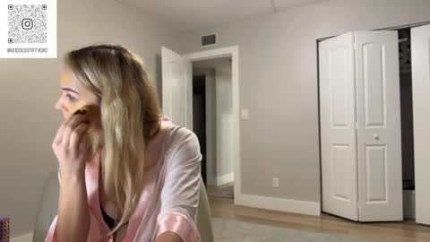 Tiffstreatsxoxo online show from November 21, 11:07 pm