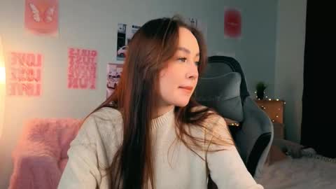 Mia online show from February 8, 7:39 pm