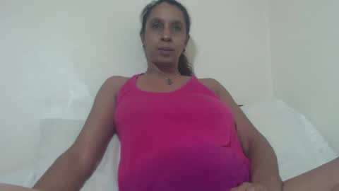 Snapshot of tinaxxxpetitexoxo chatting on January 29, 2:32 pm Tina online show from January 29, 2:32 pm