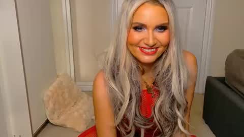 tinkerbell822 online show from November 6, 11:27 am