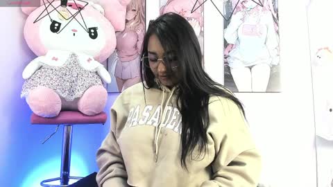 tinna noa online show from April 7, 2:57 am