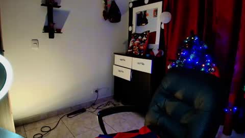 Snapshot of tinnadawson chatting on December 29, 1:02 am I AM BELLA ----------- follow my IG TINNS 69 online show from December 29, 1:02 am