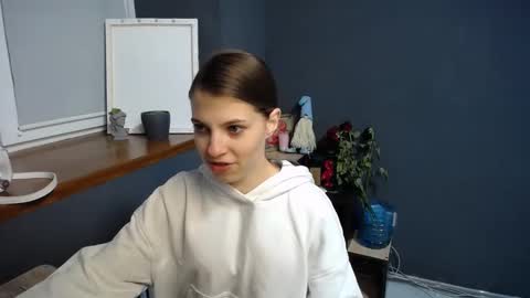 Snapshot of tiny_felicity chatting on March 5, 7:27 am Gloria online show from March 5, 7:27 am