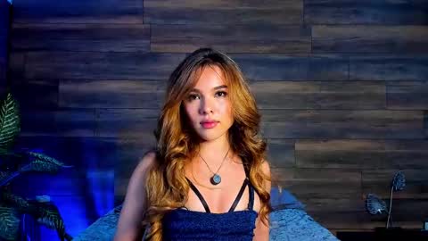 Snapshot of tinyw0nder chatting on October 15, 10:01 pm Instagram  tinyw0nder online show from October 15, 10:01 pm