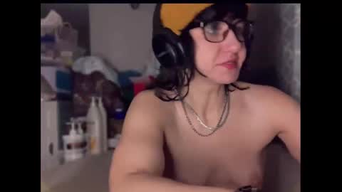 tomboy_titties online show from December 3, 7:55 am