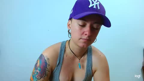 Snapshot of tomboyblue chatting on February 20, 2:02 pm Blue online show from February 20, 2:02 pm
