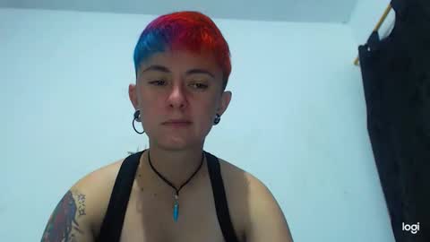 Snapshot of tomboyblue chatting on December 18, 4:42 am Blue online show from December 18, 4:42 am