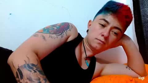 Snapshot of tomboyblue chatting on January 28, 10:12 pm Blue online show from January 28, 10:12 pm