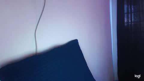 Snapshot of tomboyblue chatting on December 23, 10:33 pm Blue online show from December 23, 10:33 pm