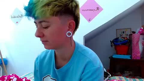Snapshot of tomboyblue chatting on October 18, 5:59 pm Blue online show from October 18, 5:59 pm