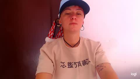 Snapshot of tomboyblue chatting on December 4, 8:40 pm Blue online show from December 4, 8:40 pm