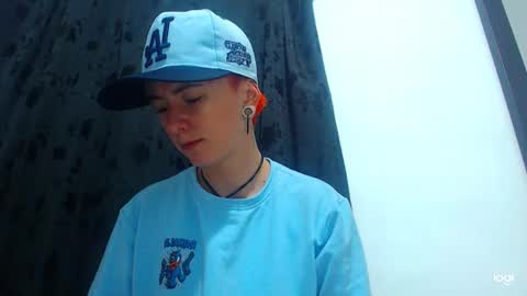 Snapshot of tomboyblue chatting on December 6, 9:21 am Blue online show from December 6, 9:21 am