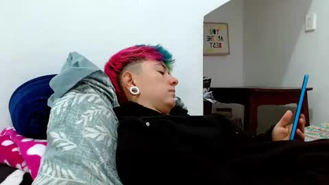 Snapshot of tomboyblue chatting on October 8, 2:21 pm Blue online show from October 8, 2:21 pm