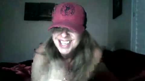 Snapshot of tonitones chatting on January 28, 4:29 am Honeys Snow Bunny online show from January 28, 4:29 am