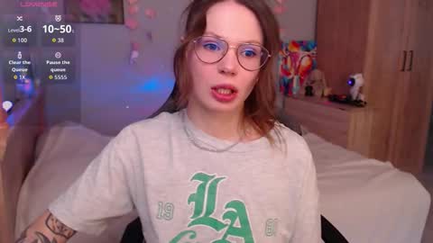 toxkiss online show from March 4, 9:05 am