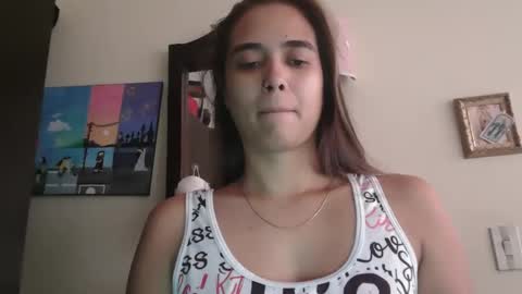 triana_bell online show from June 3, 4:01 pm