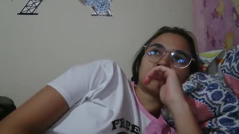 triana_bell online show from April 19, 12:10 am