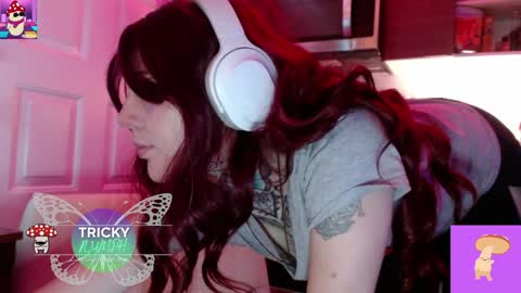 Snapshot of tricky_nymph chatting on October 2, 6:40 am Cassie online show from October 2, 6:40 am