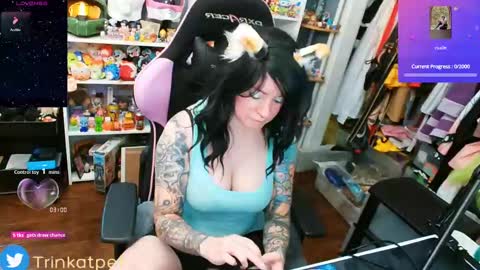 Snapshot of trinitykatze chatting on September 30, 7:52 pm Trin Kat pet online show from September 30, 7:52 pm