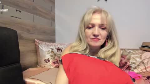 Snapshot of truefoxyyy chatting on February 22, 3:53 pm Fox online show from February 22, 3:53 pm