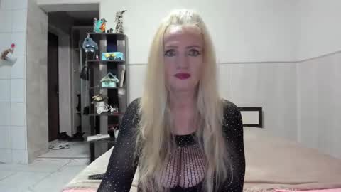 Snapshot of truefoxyyy chatting on October 5, 4:34 pm Fox online show from October 5, 4:34 pm