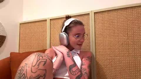 Mia online show from January 16, 11:28 am