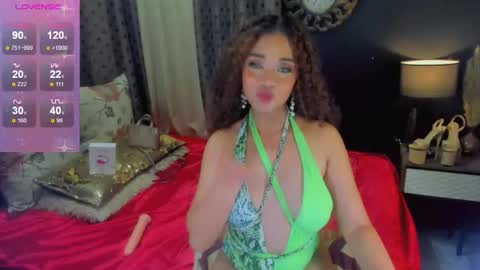 Curlee Lopez online show from October 30, 5:25 pm